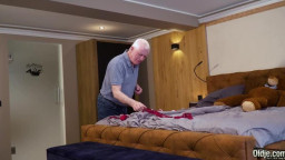 Olivia Zlota - Pom-Poms And Secrets - Episode 918